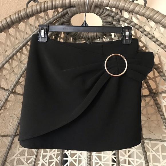 Forever 21 Dresses & Skirts - 🔥Forever 21 skirt - black